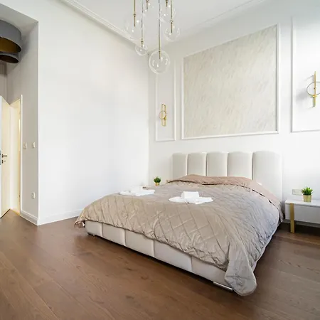 Luxurious N' Elegant Opera In The Heart Of