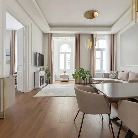 Luxurious N' Elegant Opera In The Heart Of Apartment Budapest