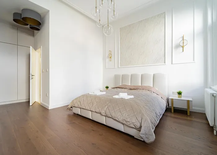 Luxurious N' Elegant Opera In The Heart Of