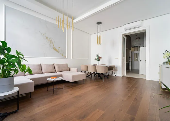 Luxurious N' Elegant Opera In The Heart Of