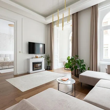 Luxurious N' Elegant Opera In The Heart Of * Boedapest
