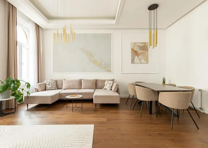 Luxurious N' Elegant Opera In The Heart Of
